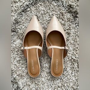 Womens Lisa Vicky nude slip on flat mules in size 7.